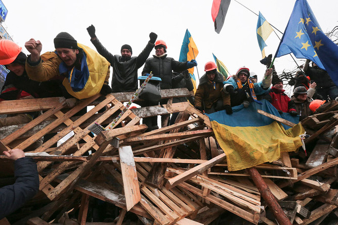Митингующие на баррикадах в Киеве