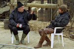 Алексей Герман и Леонид Ярмольник на съемках фильма «Трудно быть богом». 2001 год