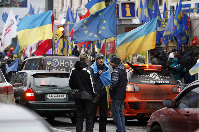 Активисты «Автомайдана» пикетируют ГАИ Киева