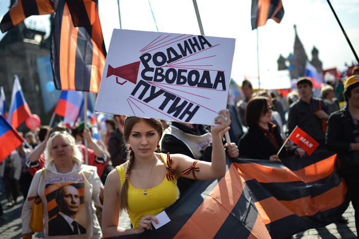 Участники Первомайской демонстрации профсоюзов на&nbsp;Красной площади в&nbsp;Москве