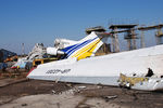 Уничтоженный самолет в аэропорту города Донецка