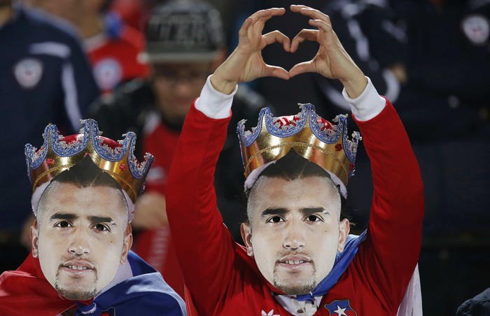 Фанаты сборной Чили любят одного из&nbsp;лидеров своей команды Артуро Видаля, несмотря на&nbsp;управление автомобилем в&nbsp;нетрезвом виде
