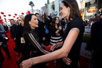 Люси Лью и Анджелина Джоли на премьере «Кунг-фу Панды – 3» в Лос-Анджелесе