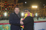 Тележурналист Леонид Парфенов и Кирилл Серебренников на Рождественской ярмарке на Красной площади, 1 декабря 2013