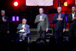 Бывшие президенты США Джимми Картер, Джордж Буш-старший, Билл Клинтон, Джордж Буш-младший и Барак Обама во время благотворительного концерта в Техасском университете A&M, 21 октября 2017 года