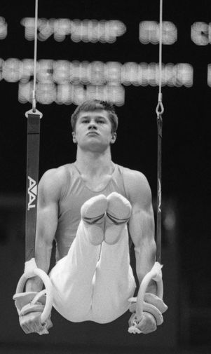 Алексей Немов во время выступления во Дворце спорта в Лужниках, 1995 год