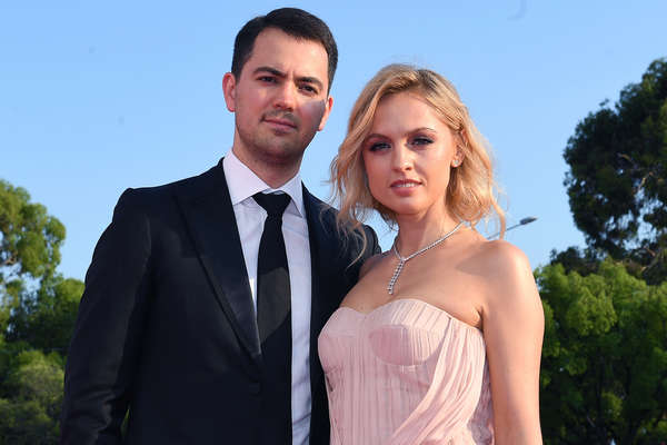 Орыс емес адаммен топтық секс