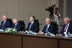 Российская делегация на переговорах с представителями Украины во дворце Чираган в Стамбуле, 23 июля 2025 года