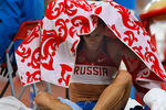 Российская спортсменка Елена Исинбаева, завоевавшая золотую медаль в прыжках с шестом, на Олимпийских играх в Пекине, 2008 год