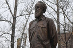 Памятник писателю Александру Солженицыну на улице Александра Солженицына в Москве, 11 декабря 2018 года