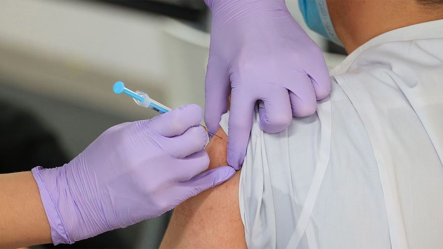 В Совфеде допустили снятие большинства ограничений к осени при массовой вакцинации 