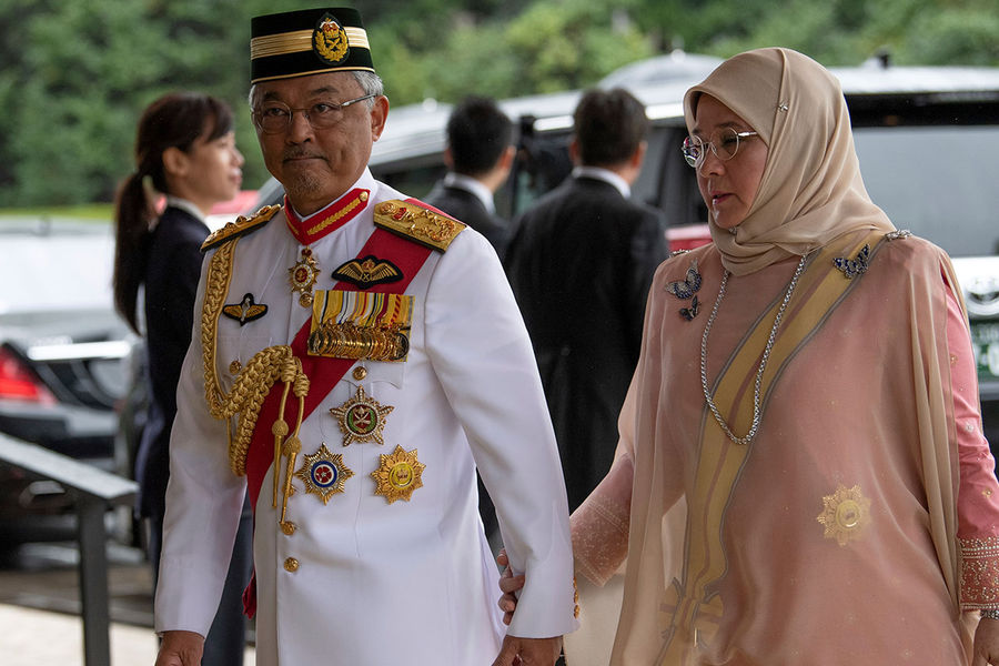 Король Малайзии султан Абдулла Рийятуддин Аль-Мустафа и королева Азиза Амина Маймуна Искандерия