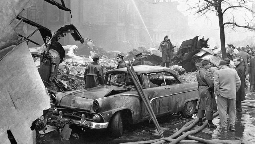 Последствия крушения самолета Douglas DC-8 на&nbsp;улицах Бруклина в&nbsp;Нью-Йорке, 16 декабря 1960 года