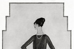Черное платье Коко Шанель было впервые представлено в октябре 1926 года. На обложке журнала Vogue изобразили женщину в платье с заниженной талией длиной до колена и с длинными рукавами. Шею модели украшала нитка жемчуга, голову — шляпка-колокол.

