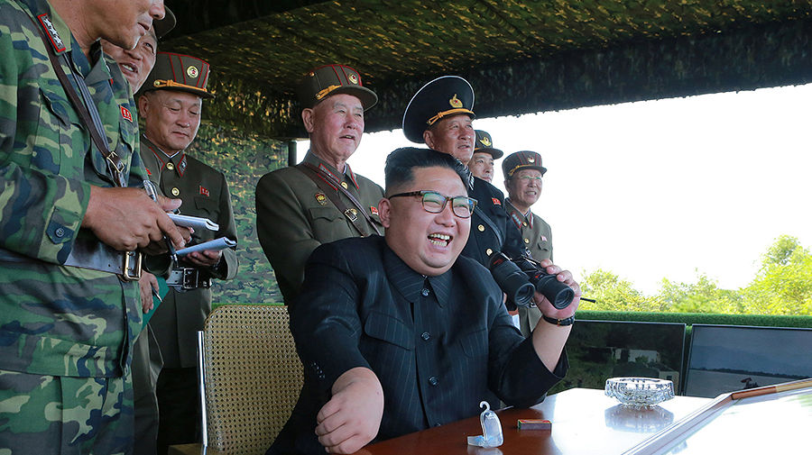 Ким Чен Ын наблюдает за запуском ракет, 2016 год