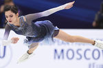 Евгения Медведева (Россия) выступает в короткой программе женского одиночного катания на чемпионате Европы по фигурному катанию в Москве, 18 января 2018 года