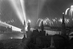 Праздничный салют над Кремлем в День Победы Советского Союза над нацистской Германией в Великой Отечественной войне, 9 мая 1945 года