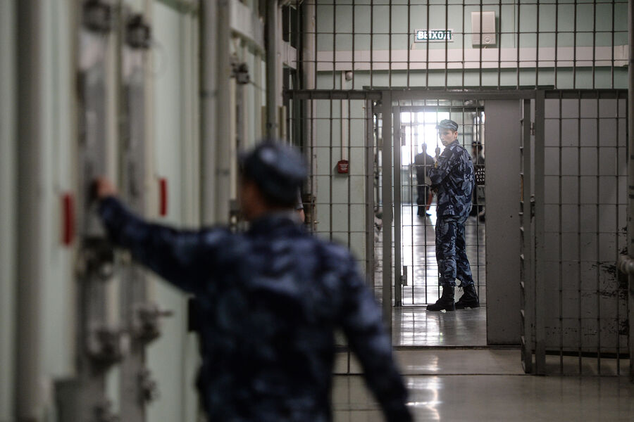 «Доберемся и до других детей». Как 14-летний отличник попал в СИЗО за терроризм?