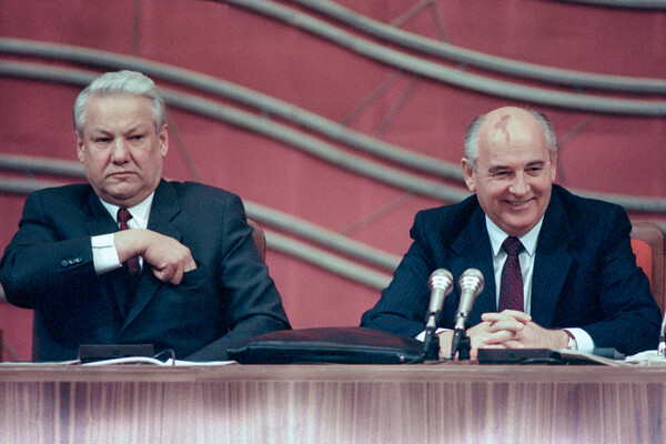 Член Политбюро ЦК КПСС Борис Ельцин и генеральный секретарь ЦК КПСС Михаил Горбачев, 1989&nbsp;год