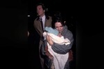 Актер Вэл Килмер, его жена актриса Джоанн Уолли их дочь Мерседес Килмер, 20 февраля 1992 года