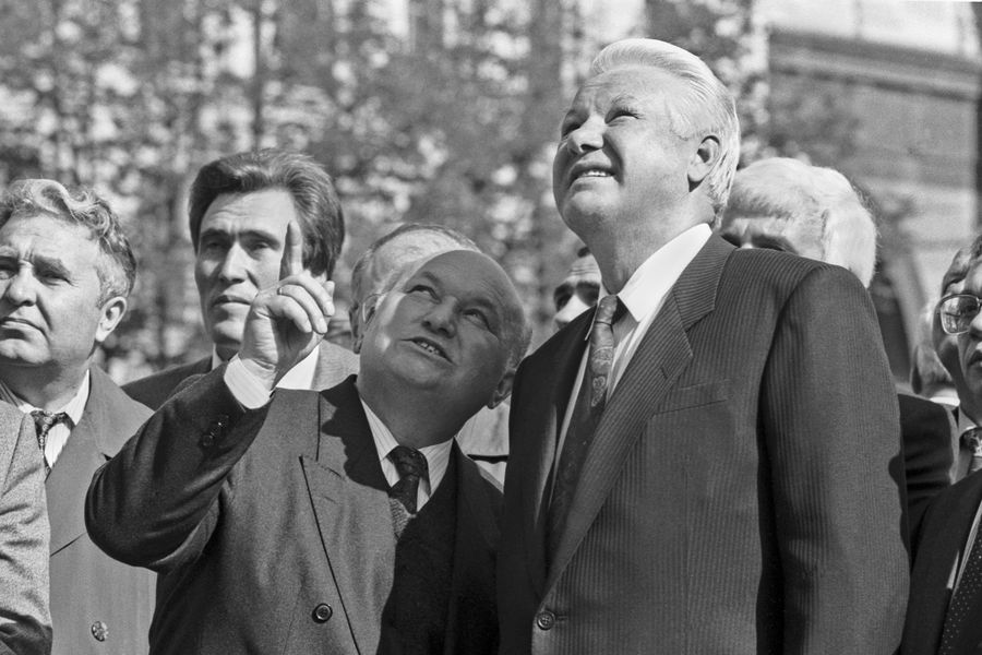 1993&nbsp;год. Президент РФ Борис Ельцин и мэр Москвы Юрий Лужков 