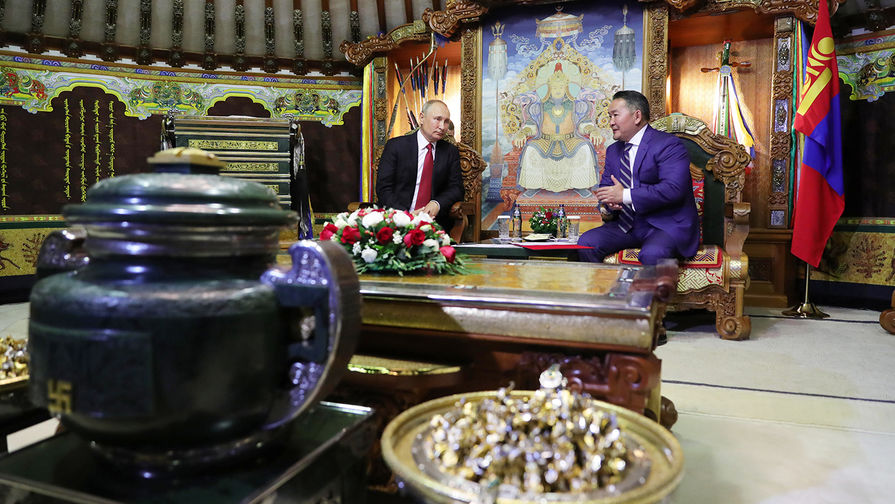 Президент России Владимир Путин и президент Монголии Халтмагийн Баттулга во время встречи в&nbsp;Улан-Баторе, 3 сентября 2019 года