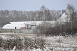 Самолет Ан-124 после аварийной посадки из-за проблем с двигателем в новосибирском международном аэропорту «Толмачево», 13 ноября 2020 года