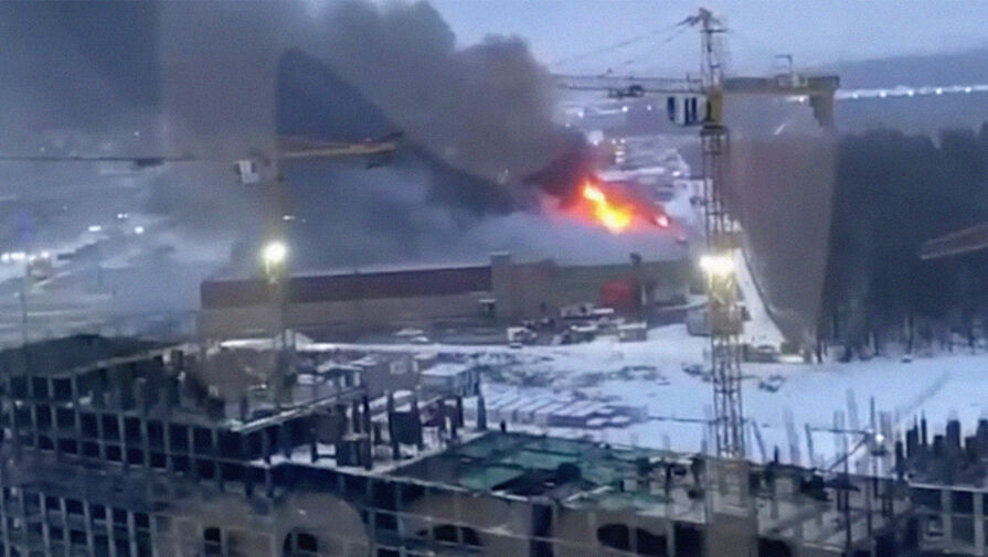 Площадь пожара в ТЦ Стройтракт в Балашихе возросла до девяти тысяч кв.м.