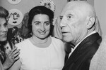 Пабло Пикассо со второй супругой Жаклин Рок на открытии персональной выставки в Каннах, 1963 год