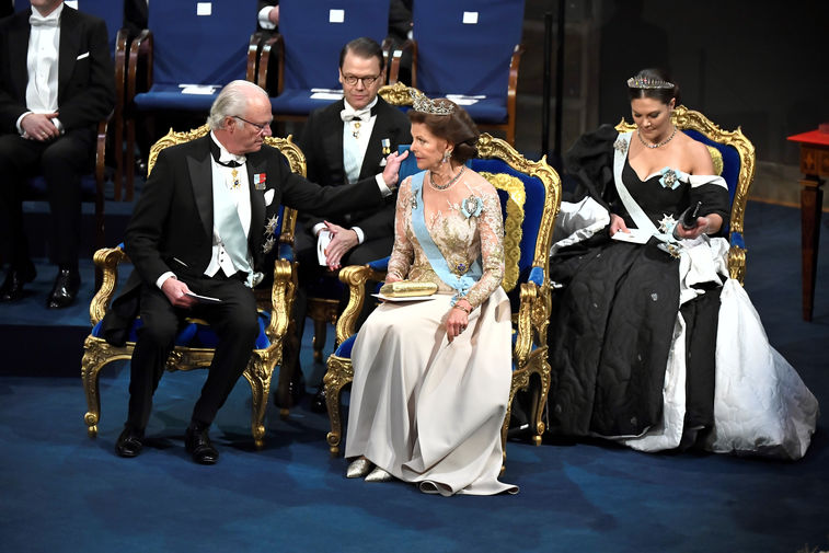 Король Швеции Карл XVI Густав и королева Сильвия во время церемонии вручения Нобелевской премии в&nbsp;Стокгольме, 10 декабря 2019 года