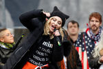Певица Мадонна выступает на «женском марше» в Вашингтоне