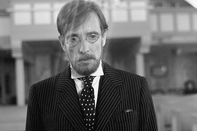 Лембит Ульфсак в сцене из фильма «Враг респектабельного общества» (1989)