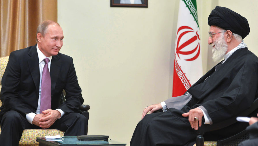 Президент России Владимир Путин и верховный руководитель Исламской Республики Иран Али Хаменеи во время встречи в&nbsp;Тегеране, 2015 год