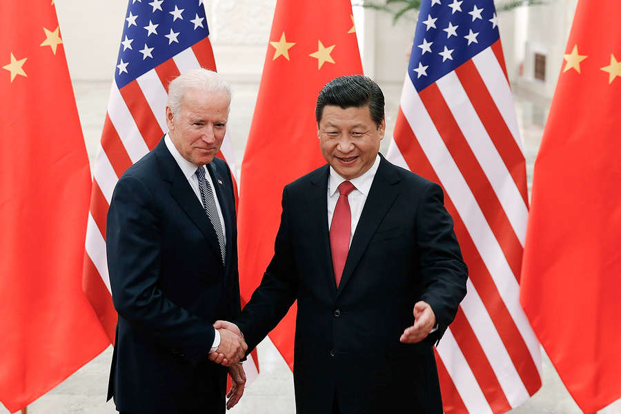 Вице-президент США Джо Байден и председатель КНР Си Цзиньпин во время встречи в Пекине, 2013 год
