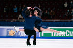 Елизавета Худайбедиева и Егор Базин выступают с произвольным танцем на чемпионате России — 2022