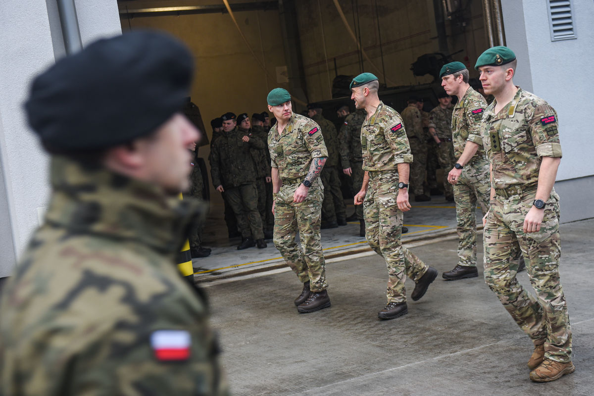 Польша не собирается воевать с Россией, а хочет заработать на военной  истерии» - Газета.Ru