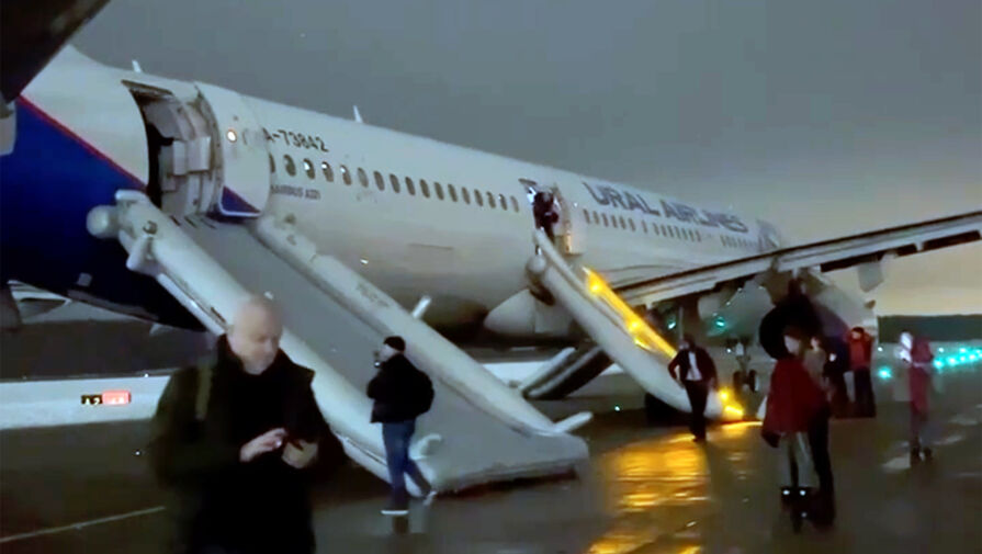 Пассажиры рейса Москва  Калининград эвакуированы из-за возгорания на борту самолета