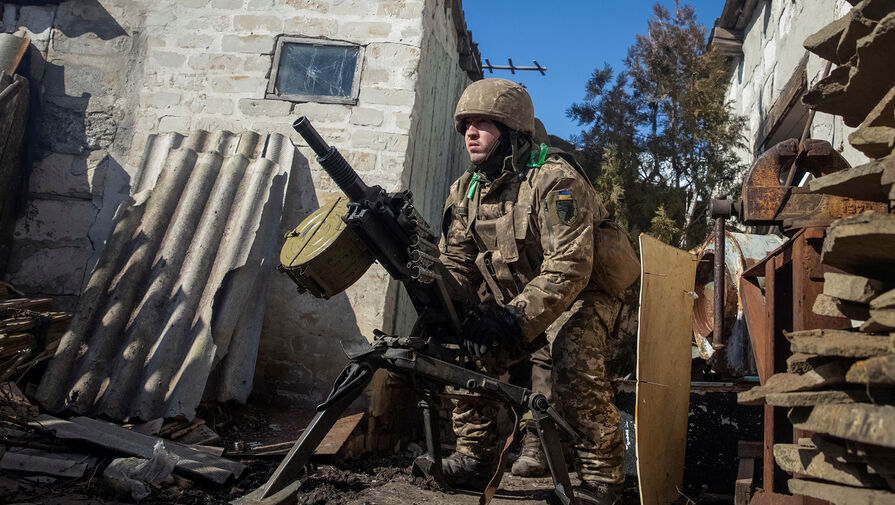 РИА Новости: украинские военные бросают в Артемовске оружие и боеприпасы