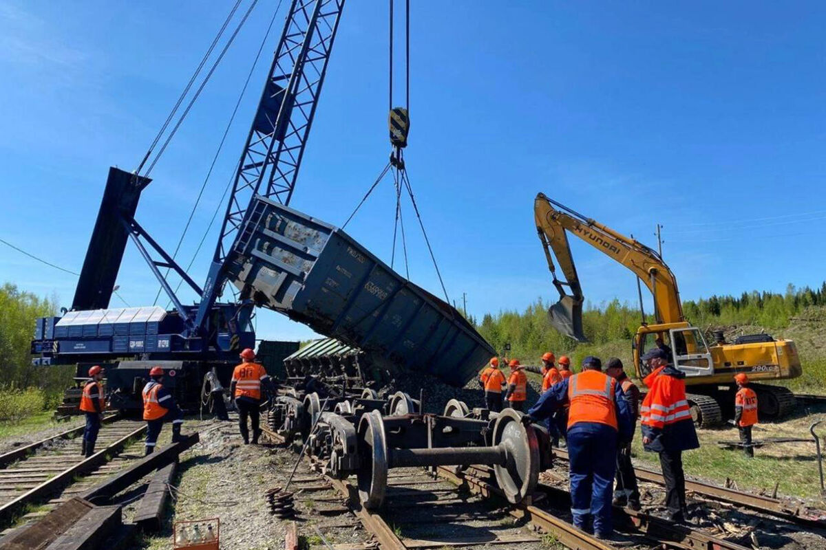 В Свердловской области на перегоне пять вагонов сошли с рельсов - Газета.Ru  | Новости