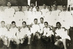 Уго Чавес (стоит, второй справа) во время обучения в военной академии