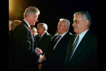 Ариэль Шарон с Биллом Клинтоном в аэропорту Тель-Авива. 1998 год