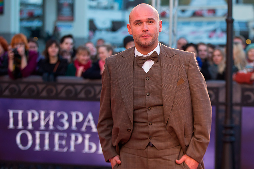 Актер Максим Аверин перед премьерой мюзикла «Призрак оперы», которая прошла на сцене МДМ