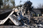 Разрушенный самолет в аэропорту города Донецка
