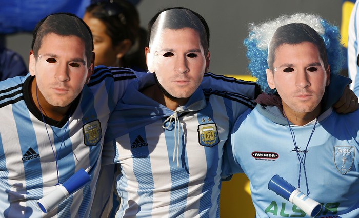 Аргентинские любители футбола без&nbsp;ума от Лионеля Месси