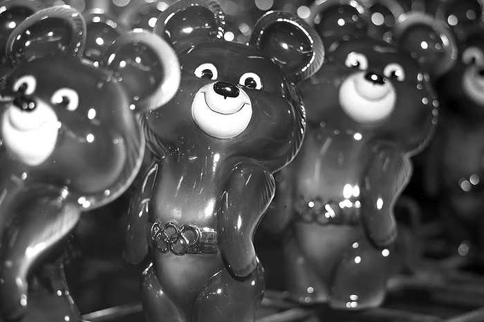 Продукция Дулевского фарфорового завода &mdash; медвежонок Миша &mdash; символ московской Олимпиады
