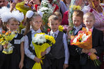 Первоклассники на линейке в общеобразовательной школе №16 в Благовещенске