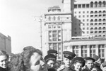 Москвичи на Манежной площади, 9 мая 1945 года