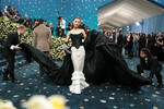Пианистка Джина Элис Редлингер во время благотворительного бала Met Gala в Метрополитен-музее, Нью Йорк, США, 5 мая 2025 года