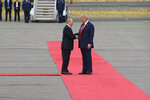 Президент РФ Владимир Путин и президент США Дональд Трамп во время встречи на военной базе Эльмендорф - Ричардсон на Аляске