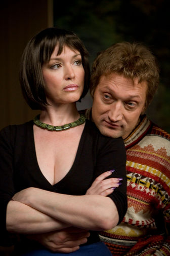 Актеры Анна Самохина и Гоша Куценко на съемочной площадке фильма &laquo;Псевдоним для героя&raquo;, 2008 год
